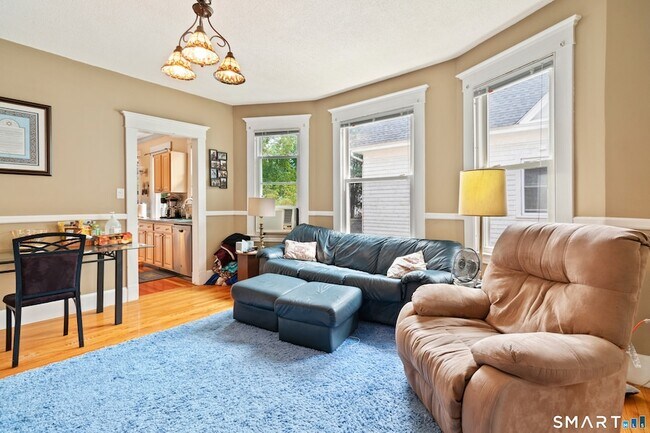 Building Photo - 253 W Elm St