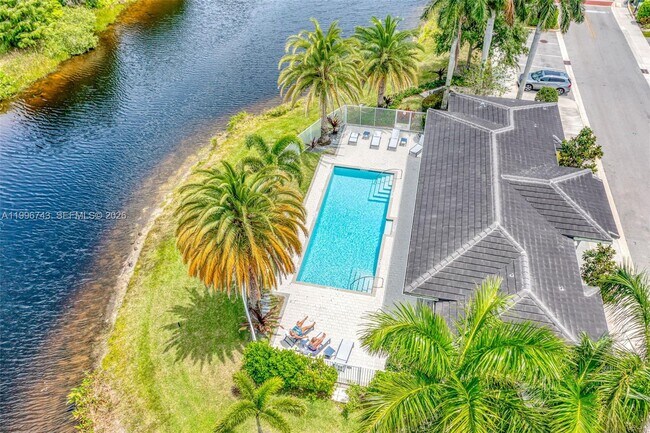 Building Photo - 4921 Pointe Midtown Way