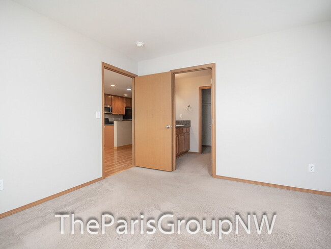 Building Photo - Delightful 2005 Cedar River Renton Rambler – Central A/C - Just 5min to Downtown!