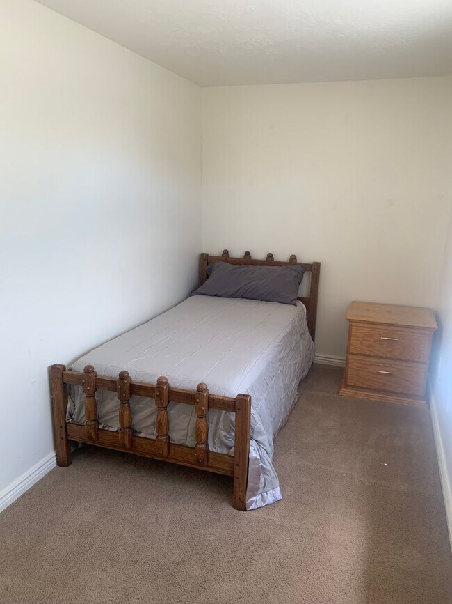 Building Photo - 4 Bedroom Basement Unit for Rent in PG $1800