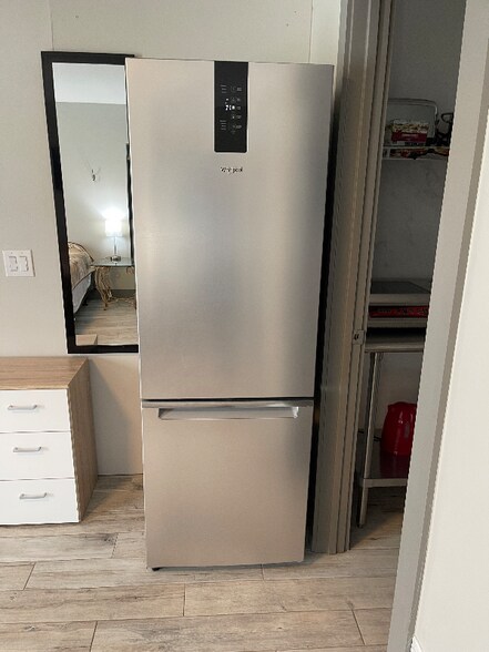 Building Photo - 2116 NE 8th Pl