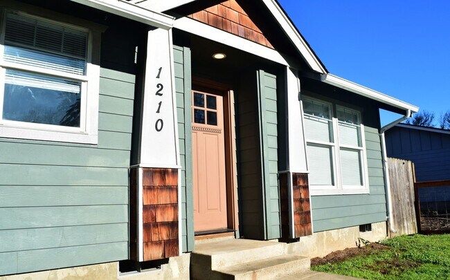 Building Photo - 1210 Osage St