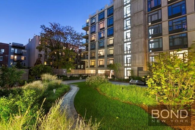 Building Photo - 247 N 7th St