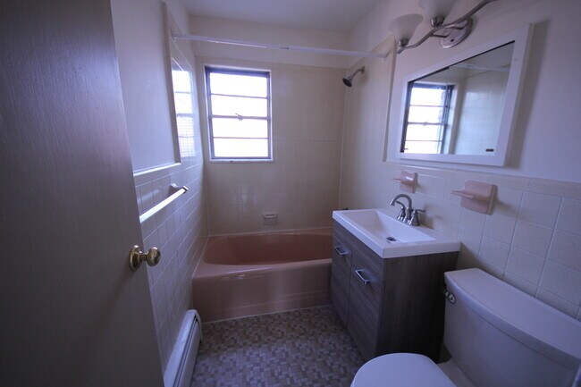 Building Photo - 10 McKinley Ave