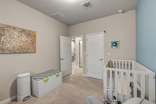 Building Photo - 6814 E Riverside Dr