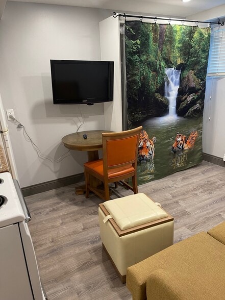 Building Photo - 351 S Elizabeth St