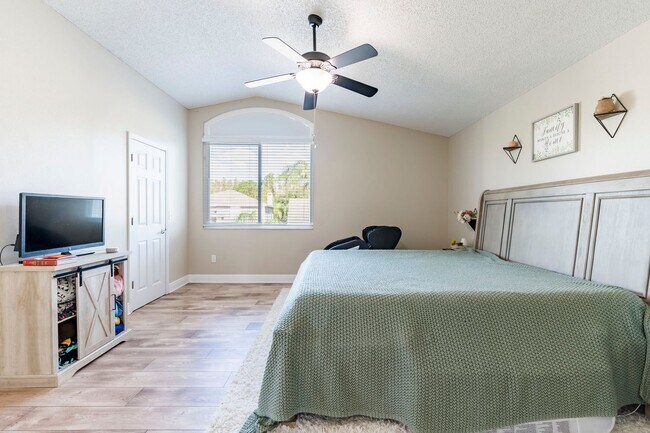 Building Photo - STUNNING 4-BED, 3-BATH HOME WITH SOLAR PANELS IN TAMPA, FL!