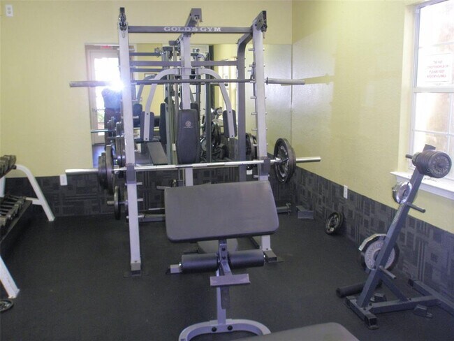 Building Photo - 5711 Bentgrass Dr