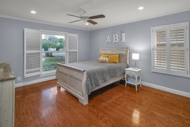 Building Photo - CHARMING 5 BDRM HOME IN CASTLE HILLS!!