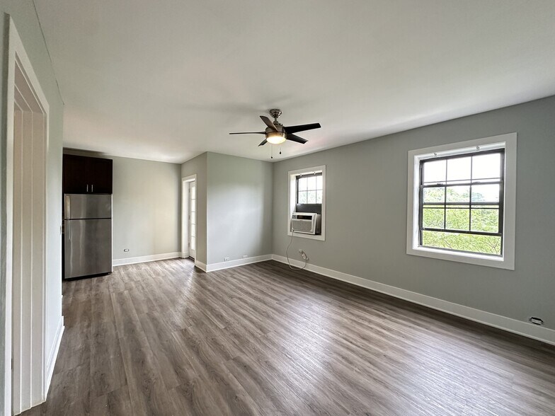 Building Photo - 735 Judson Ave
