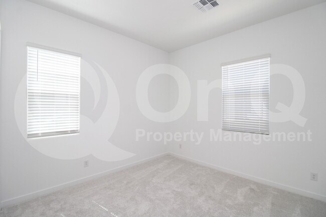 Building Photo - 3871 E Rainbow Dr