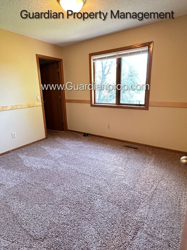 Building Photo - Rosemount Single Family Home, Corner lot, ...