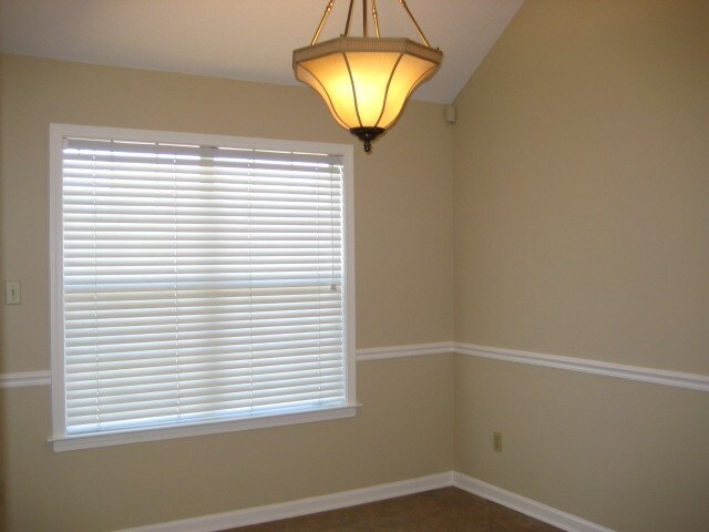 Building Photo - 1383 River Ridge Dr