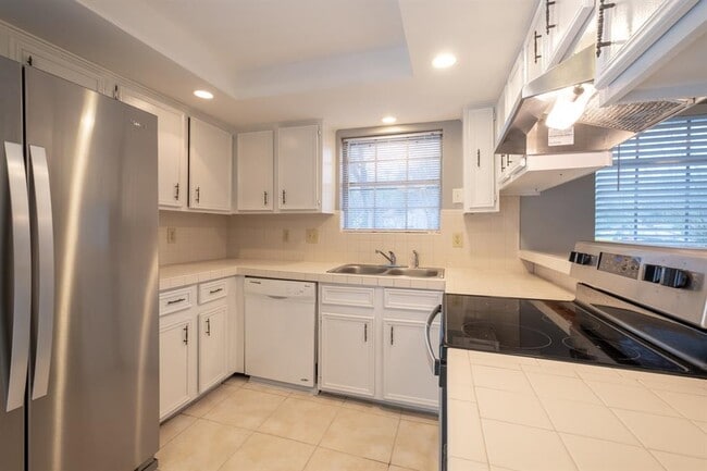 Building Photo - 9009 Sawtooth Ln