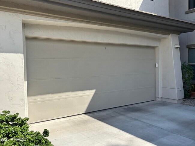Building Photo - 33575 N Dove Lakes Dr