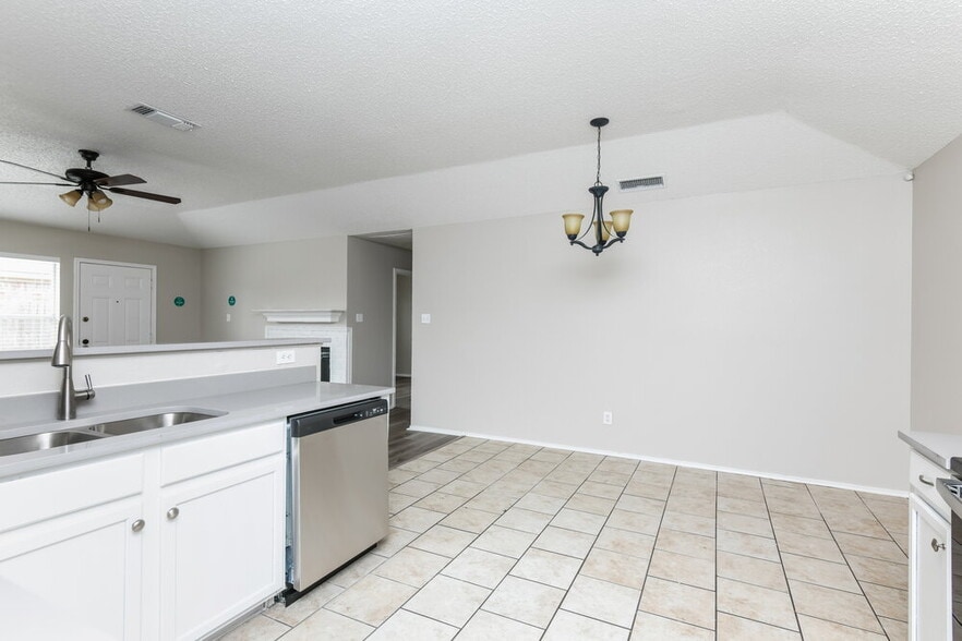 Building Photo - 1504 Woodhall Way