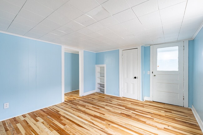 Building Photo - 83 Ridgeway Ave