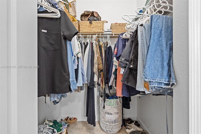 Building Photo - 2731 SE 17th Ave