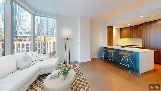 Primary Photo - 400 W 61st St