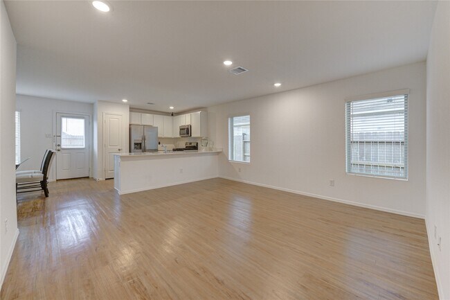Building Photo - 3110-3110 Spanish Oak Ln