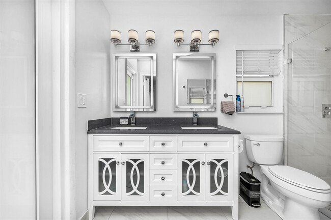 Building Photo - 7641 W Country Club Blvd