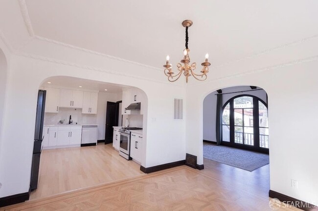 Building Photo - 212 Tocoloma Ave