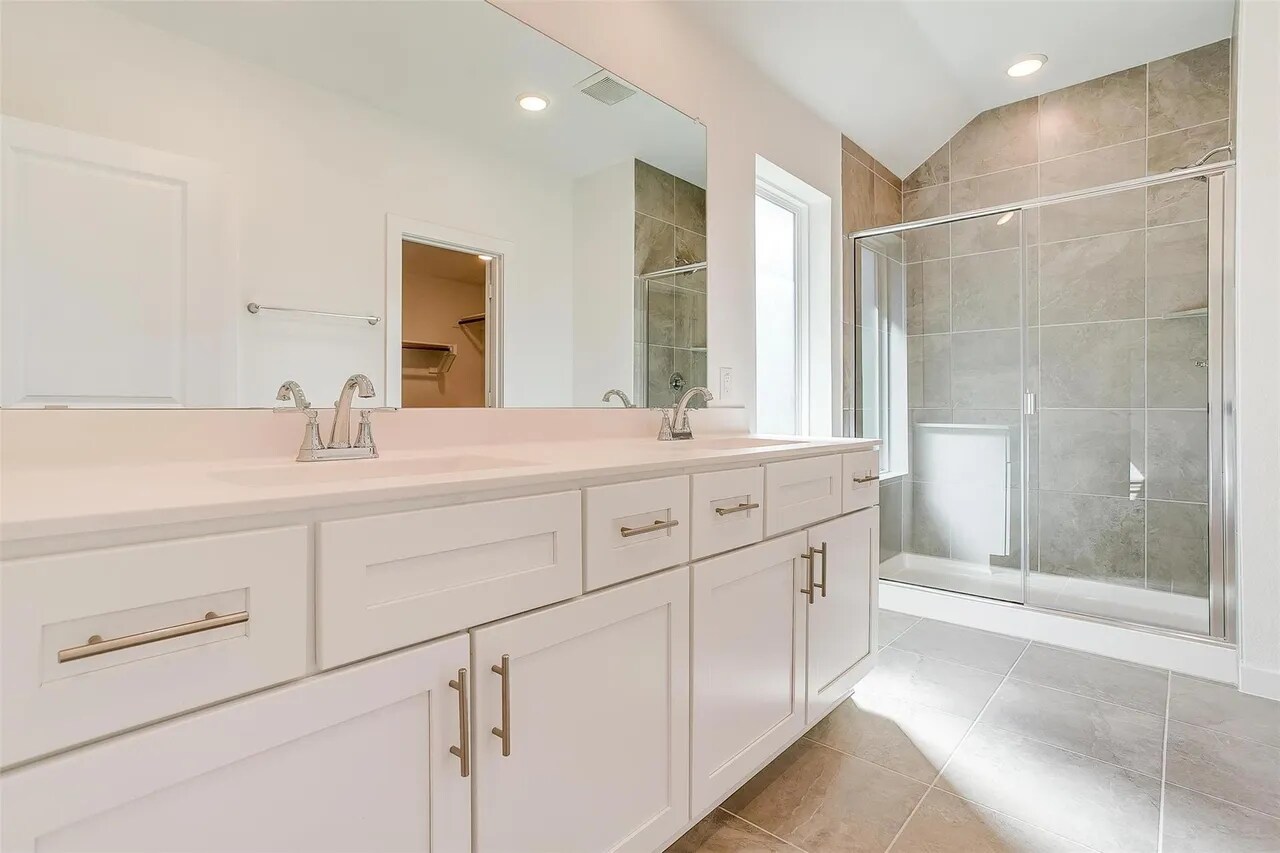Master bath - 4524 Hogans Alley Dr