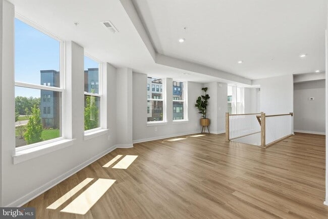 Building Photo - 43830 Middleway Ter