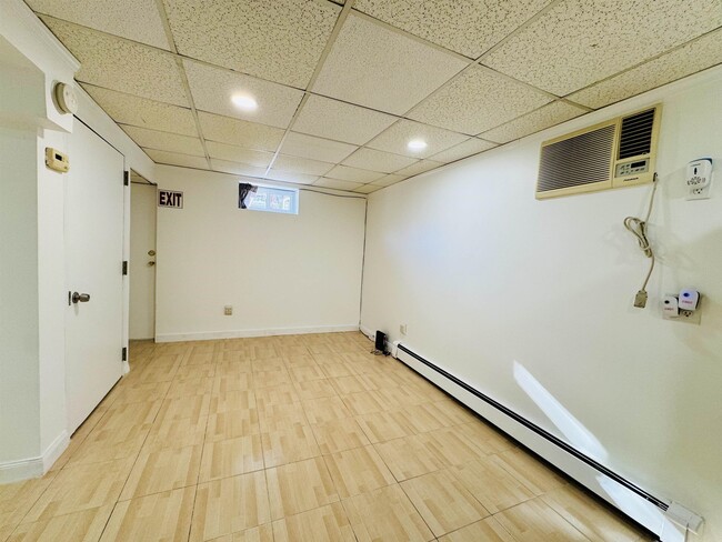 Building Photo - 104 North St