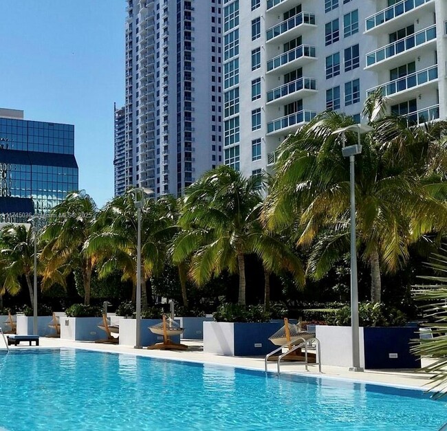 Building Photo - 950 Brickell Bay Dr