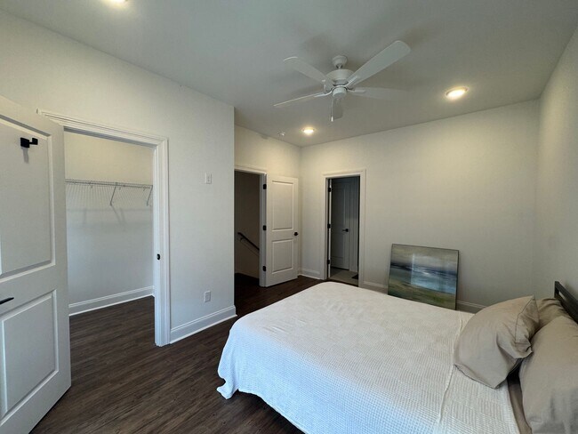 Building Photo - 3 bed 3.5 bath house in South Grove!