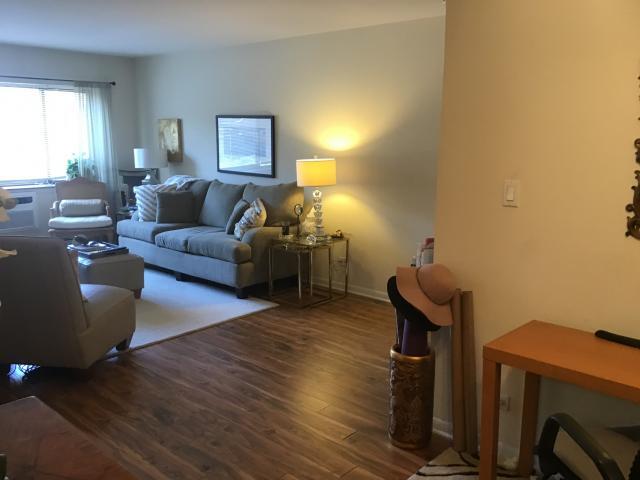 Building Photo - 1 bedroom in Chiago IL 60613