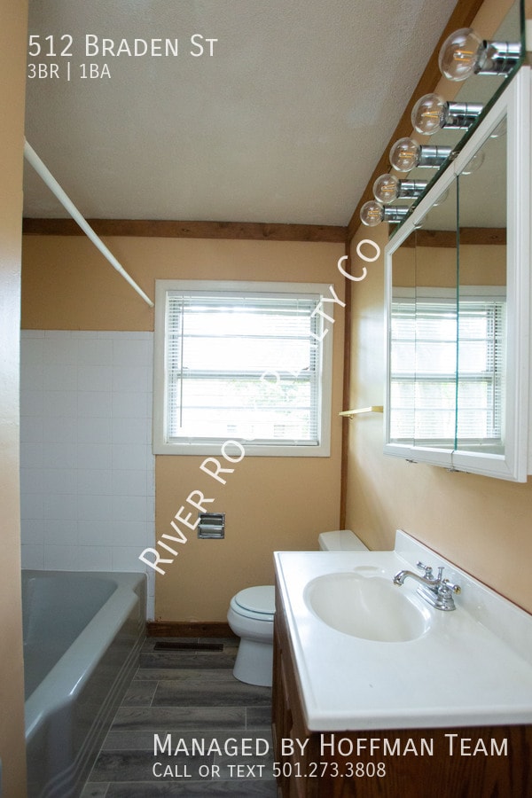 Building Photo - 512 Braden St