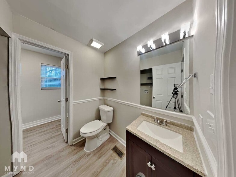 Building Photo - 456 Hardy Way