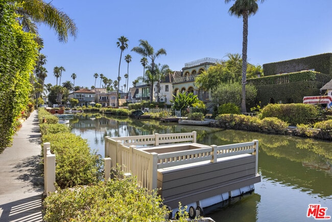Building Photo - 439 Carroll Canal