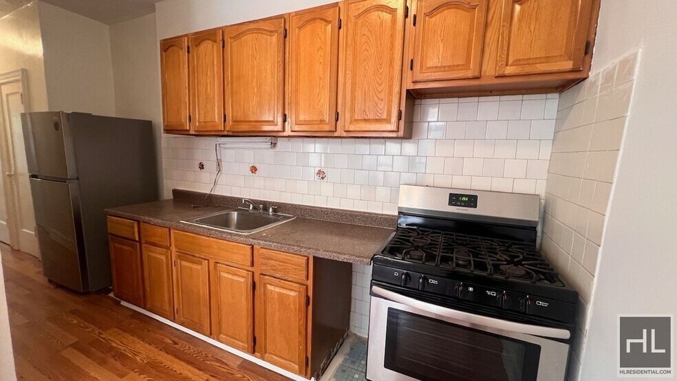 Building Photo - 593 Miller Ave