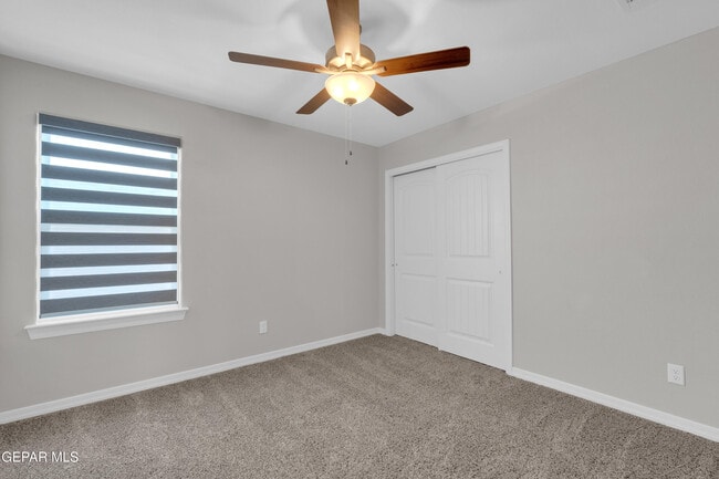 Building Photo - 544 La Entrada Cir