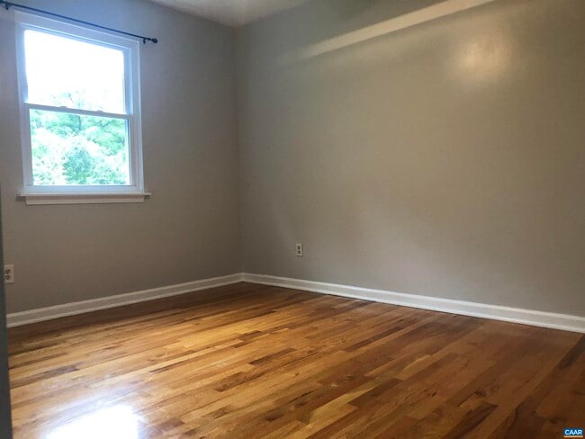 Building Photo - 206 Greentree Park