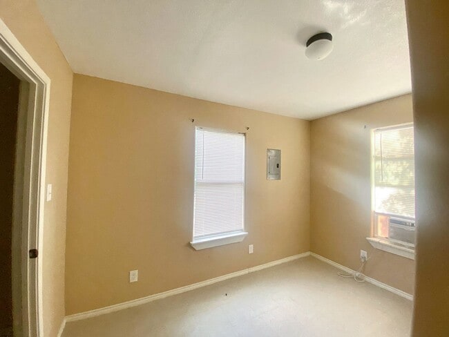 Building Photo - Adorable 2 bedroom 1 bath near Confluence ...