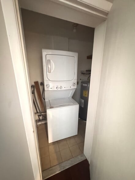 Building Photo - 6409 Granton Ave