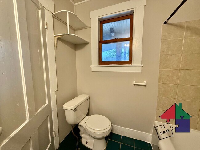 Building Photo - 4 Cogswell St