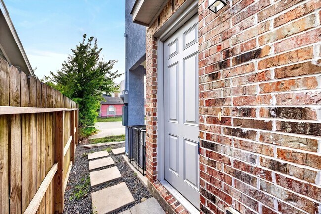 Building Photo - 2310 Detering St