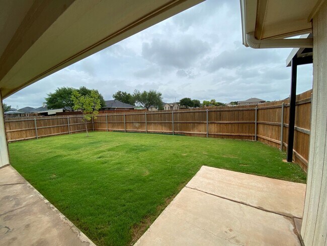 Building Photo - 5002 Scarlet Oak Dr