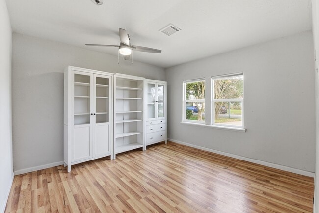 Building Photo - 4929 Libbey Dr