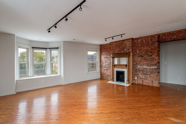 Building Photo - 79 Parsons Ave