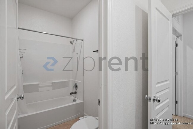 Building Photo - 1339 Sauvignon St