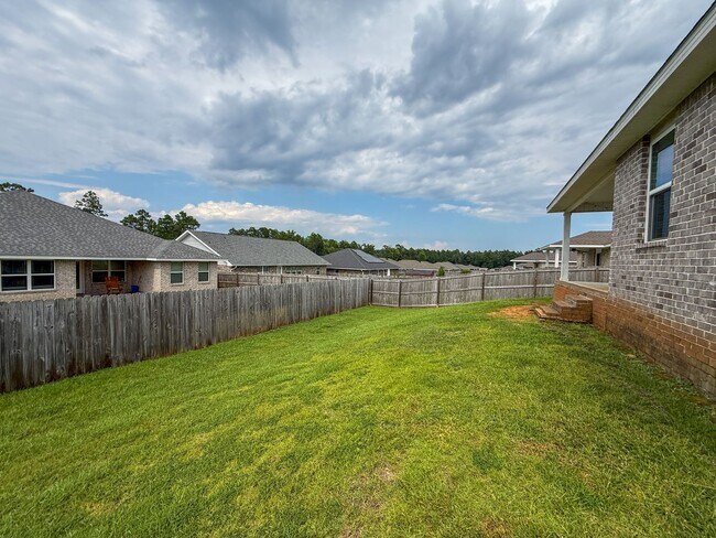 Building Photo - Beautiful 3 bedroom 2 bath brick craftsman home available for rent! POWER INCLUDED!
