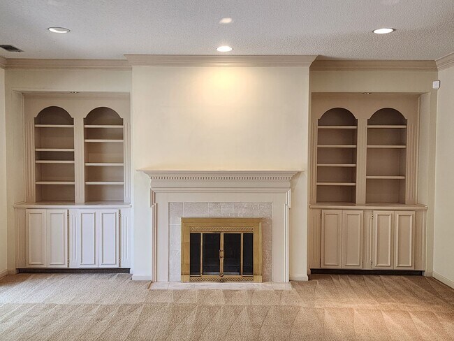 Building Photo - **AVAILABLE IN JUNE ** Landings Executive 3 Bedroom home