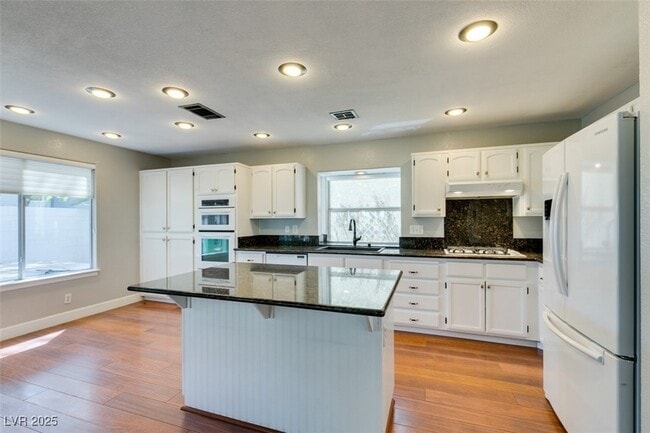 Building Photo - 9201 Buckhaven Dr