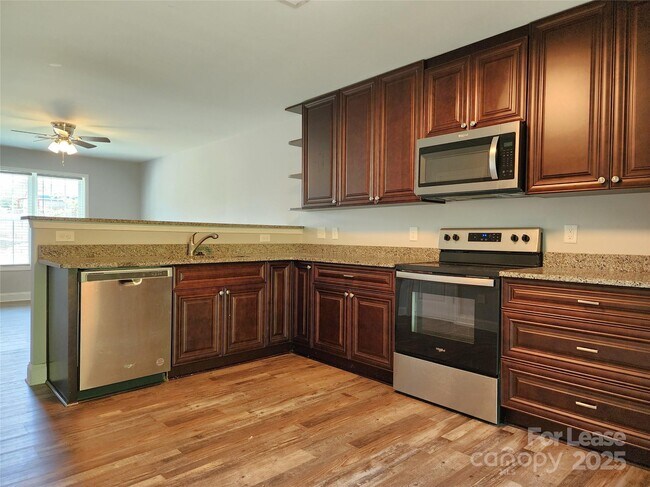Building Photo - 1311 N Juniper Ave